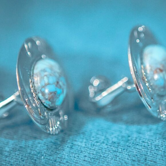 BEAUTIFUL VINTAGE Oval Polished Silver Tone Metal Clip On Earrings w Tur… - Picture 7 of 9